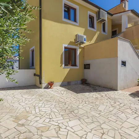 Gabi-3 By Interhome Ližnjan