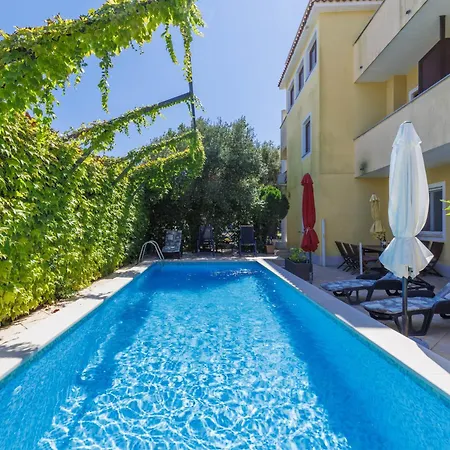 Apartment Gabi - Mdn152 By Interhome